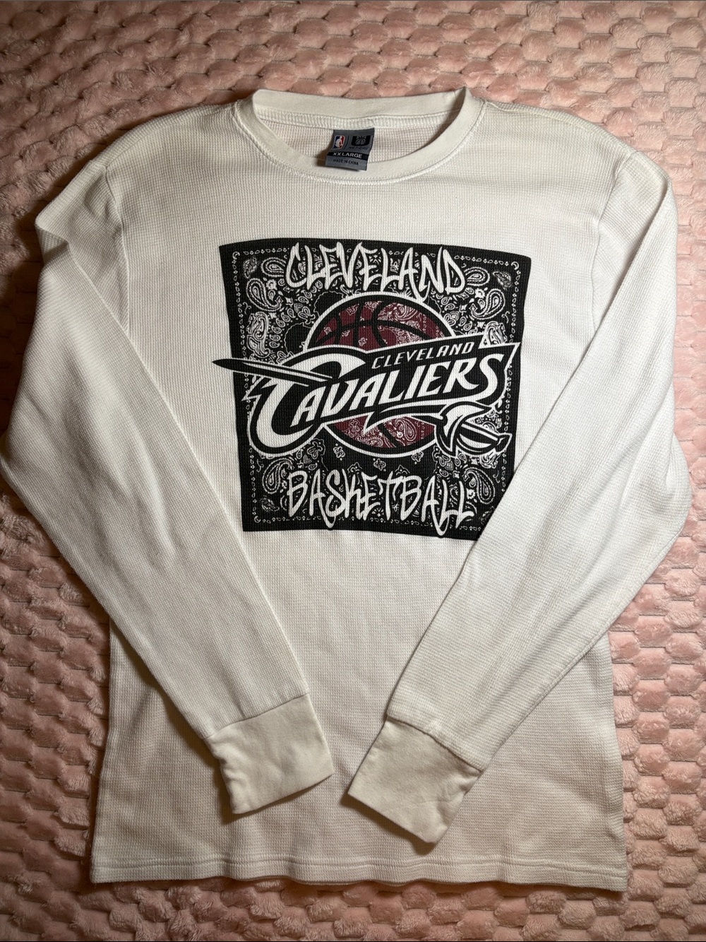 Vintage/Y2K Retro Basketball Cleveland Cavaliers NBA Graphic Long Sleeve